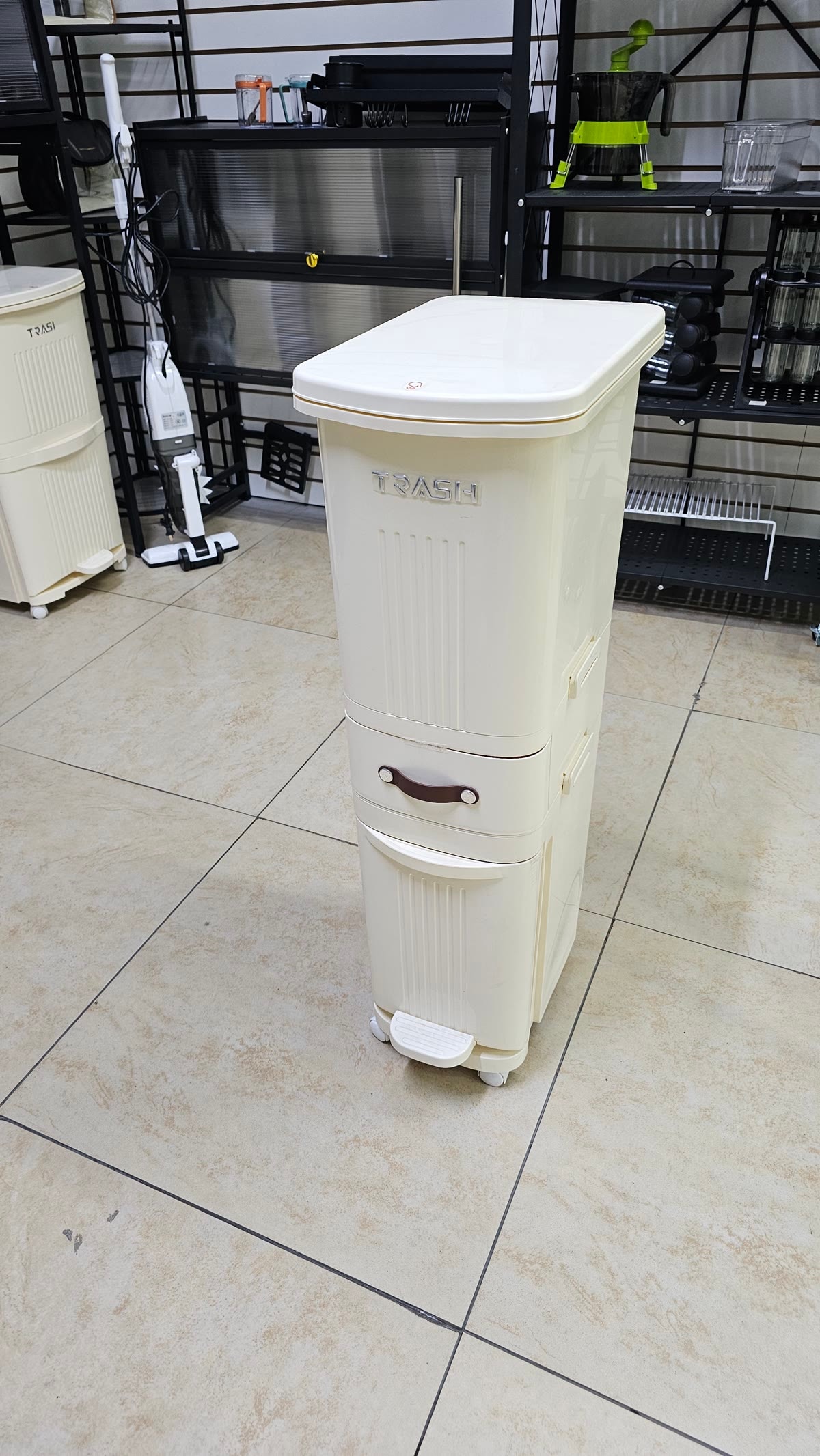 Tacho para basura multifuncional de 3 niveles, delgado, fotografía real del producto en tienda